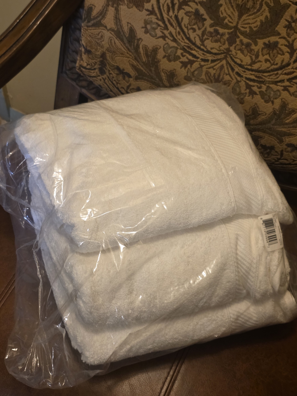 Plush White Bath Towels - Soft Absorbent Set 30in 54 In(76cm× 137cm) - Picture 4 of 5